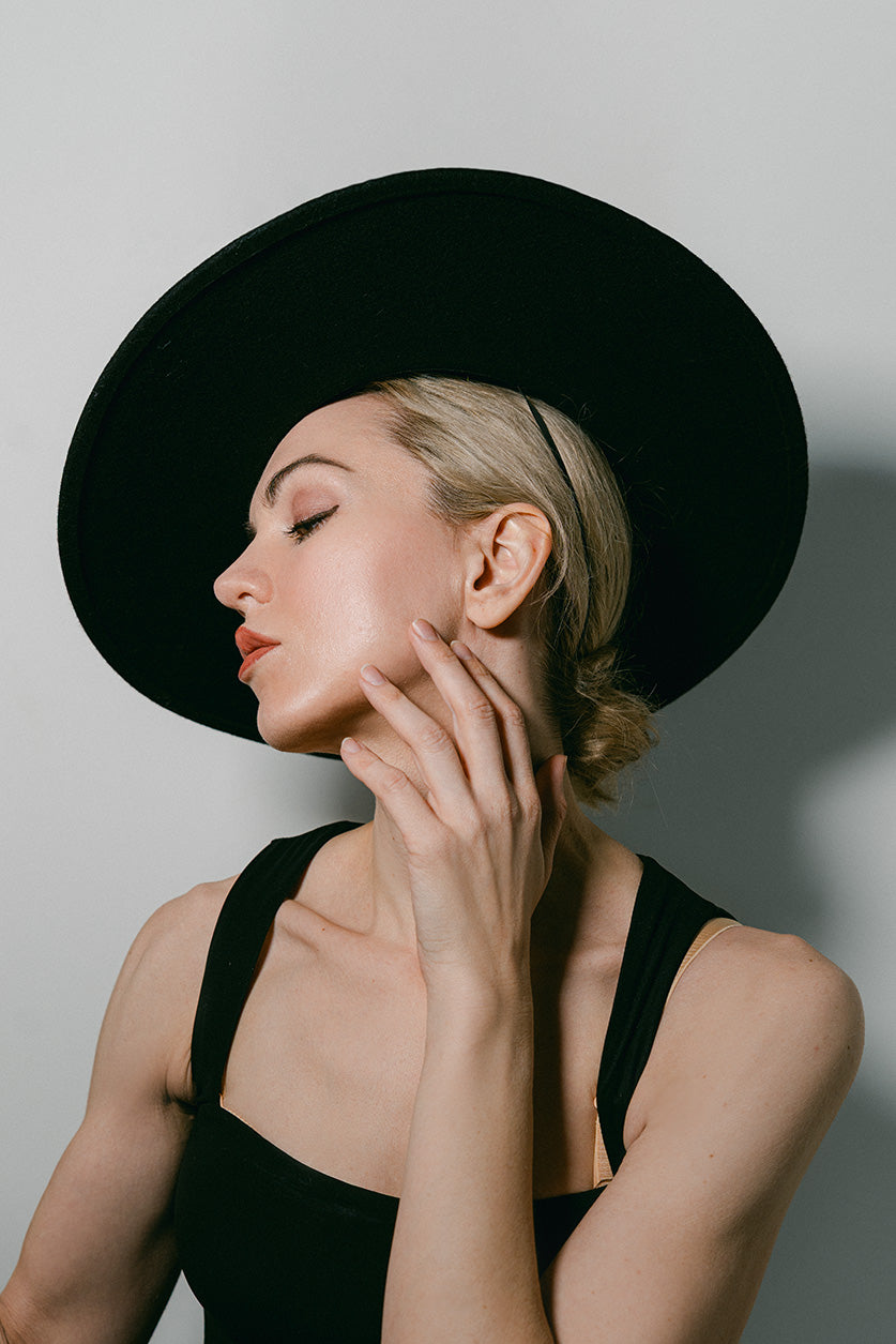 Elegant winter wide brim hat black